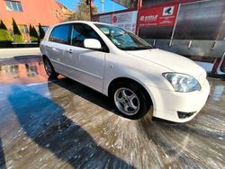 Alb Utilizat 2005 Toyota Corolla Hatchback | 2.250 EUR