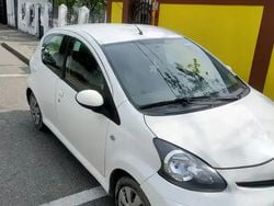 Alb Utilizat 2013 Toyota Aygo Hatchback | 2.900 EUR