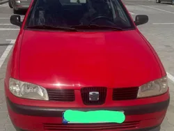Rosu Utilizat 2001 Seat Cordoba Hatchback | 1.000 EUR