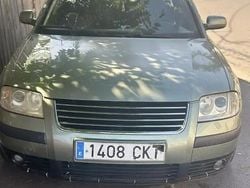 Utilizat 2003 VW Passat Berlinǎ | 1.450 EUR
