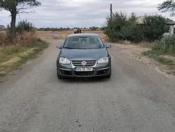 Gri Utilizat 2008 VW Jetta Berlinǎ | 2.450 EUR (Preț bun)