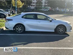Alb Utilizat 2023 Toyota Camry Berlinǎ | 36.990 EUR