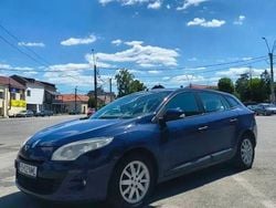 Culoarealbastru Utilizat 2010 Renault Mégane II Privilege Break | 3.100 EUR (Scump)