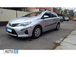 Argintiu Utilizat 2015 Toyota Auris Terra Hatchback | 10.500 EUR (Scump)