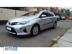 Argintiu Utilizat 2015 Toyota Auris Terra Hatchback | 10.500 EUR