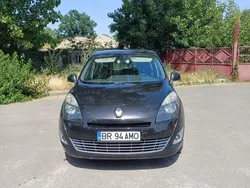 Negru Utilizat 2010 Renault Grand Scénic III Monovolum | 2.100 EUR (Preț OK)