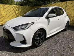 Alb Utilizat 2022 Toyota Yaris Hybrid Hatchback | 15.450 EUR
