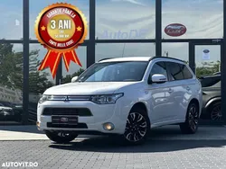 Alb Utilizat 2014 Mitsubishi Outlander P-HEV SUV | 10.490 EUR