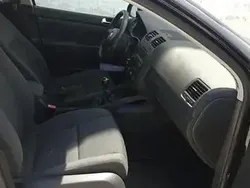 Negru Utilizat 2005 VW Golf V Hatchback | 2.400 EUR (Preț OK)