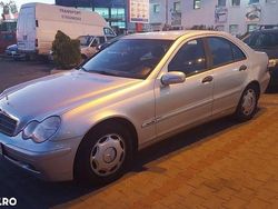 Culoareargint Utilizat 2003 Mercedes C200 Classic Berlinǎ | 3.800 EUR
