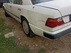 Utilizat 1988 Mercedes 200 Berlinǎ | 2.500 EUR