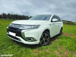 Alb Utilizat 2019 Mitsubishi Outlander P-HEV Instyle SUV | 21.990 EUR (Scump)