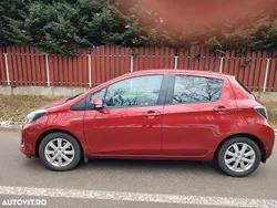 Rosu Utilizat 2013 Toyota Yaris Hybrid Hatchback | 7.900 EUR (Preț OK)