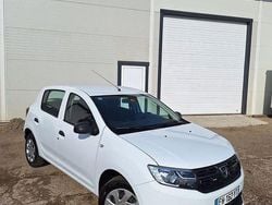 Culoarealb Utilizat 2018 Dacia Sandero Ambiance Hatchback | 2.999 EUR (Super Preț)