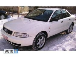 Alb Utilizat 1996 Audi A4 Berlinǎ | 2.000 EUR