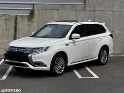 Culoarealb Utilizat 2020 Mitsubishi Outlander P-HEV Instyle SUV | 21.478 EUR (Preț OK)