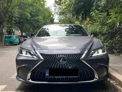 Gri Utilizat 2019 Lexus ES300H Executive Line Berlinǎ | 27.500 EUR