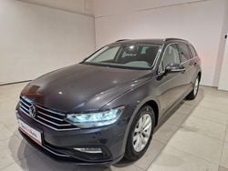 Gri mediu normal Utilizat 2024 VW Passat Comfortline | 33.046 EUR