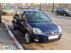 Albastru Utilizat 2005 Ford Fiesta Ghia Hatchback | 2.450 EUR (Scump)