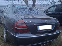 Albastru Utilizat 2002 Mercedes E270 Avantgarde Berlinǎ | 1.500 EUR