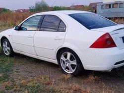 Alb Utilizat 2002 Ford Mondeo Ghia Berlinǎ | 1.150 EUR