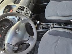 Culoarerosu Utilizat 2006 Peugeot 206 Hatchback | 2.000 EUR (Preț OK)