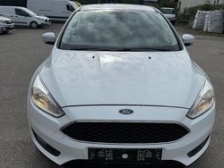 Culoarealb Utilizat 2015 Ford Focus Cool & Connect Hatchback | 5.490 EUR (Preț bun)