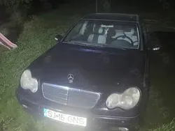 Utilizat 2004 Mercedes C180 Berlinǎ | 1.800 EUR