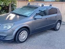 Utilizat 2005 Opel Astra Hatchback | 800 EUR (Preț bun)