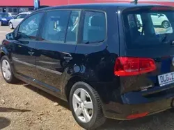 Negru Utilizat 2013 VW Touran Monovolum | 5.950 EUR (Super Preț)