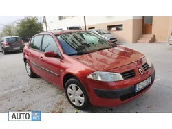 Rosu Utilizat 2005 Renault Mégane II Berlinǎ | 2.200 EUR (Puțin scump)