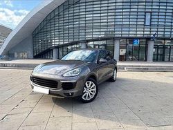 Culoaremaro Utilizat 2016 Porsche Cayenne SUV | 22.800 EUR (Preț bun)