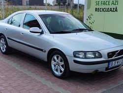Gri Utilizat 2003 Volvo S60 Berlinǎ | 4.000 EUR