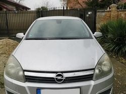 Gri Utilizat 2005 Opel Astra Hatchback | 2.000 EUR (Preț bun)