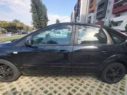 Utilizat 2005 Ford Focus Ghia Hatchback | 1.800 EUR (Preț OK)