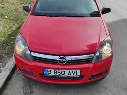 Rosu Utilizat 2004 Opel Astra Hatchback | 2.300 EUR (Puțin scump)