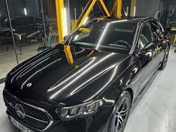 Culoarenegru Utilizat 2023 Mercedes E200 AMG line Berlinǎ | 49.000 EUR (Preț bun)