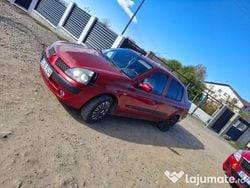 Utilizat 2008 Renault Clio II Hatchback | 1.250 EUR (Preț bun)