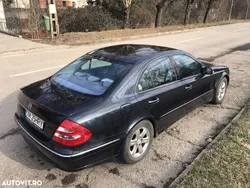 Negru Utilizat 2003 Mercedes E240 Avantgarde Berlinǎ | 3.150 EUR