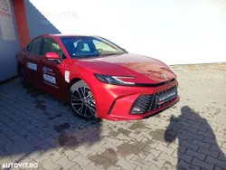 Rosu Utilizat 2024 Toyota Camry Berlinǎ | 42.990 EUR