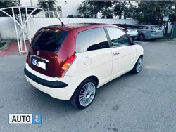 Alb Utilizat 2005 Lancia Ypsilon Hatchback | 1.990 EUR
