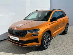 Portocaliu mediu metalic Nouă 2025 Skoda Karoq SportLine SUV | 43.980 EUR