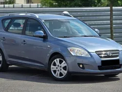 Albastru Utilizat 2008 Kia Ceed Hatchback | 2.750 EUR (Preț bun)