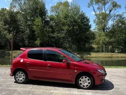 Rosu Utilizat 2006 Peugeot 206 | 2.700 EUR (Puțin scump)