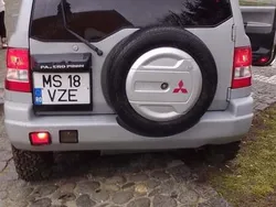 Gri Utilizat 2002 Mitsubishi Pajero SUV | 3.999 EUR