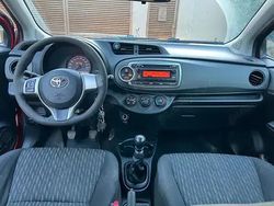 Rosu Utilizat 2012 Toyota Yaris Berlinǎ | 3.799 EUR