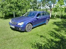 Utilizat 2001 Mercedes 220 Break | 1.500 EUR