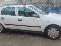 Alb Utilizat 2007 Opel Astra Hatchback | 2.200 EUR (Preț OK)