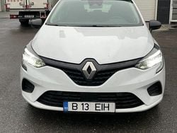 Culoarealb Utilizat 2022 Renault Clio V Hatchback | 9.950 EUR (Preț bun)