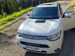 Culoarealb Utilizat 2014 Mitsubishi Outlander SUV | 8.200 EUR